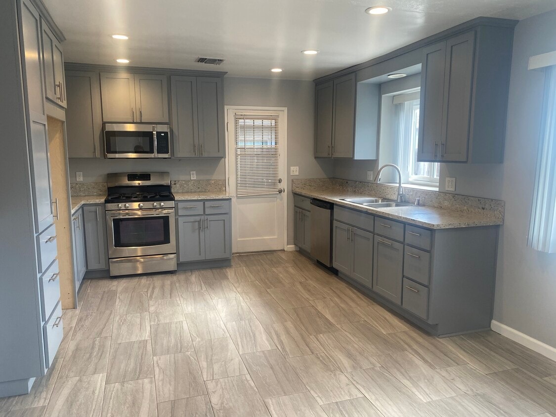 Primary Photo - 1263 Bostonia St