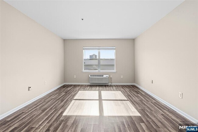 Foto del edificio - 905 River Rd