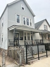 Building Photo - 8353 S Brandon Ave