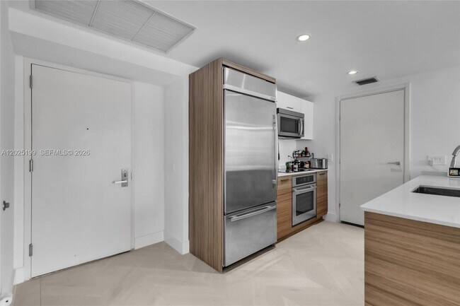 Foto del edificio - 1300 Brickell Bay Dr