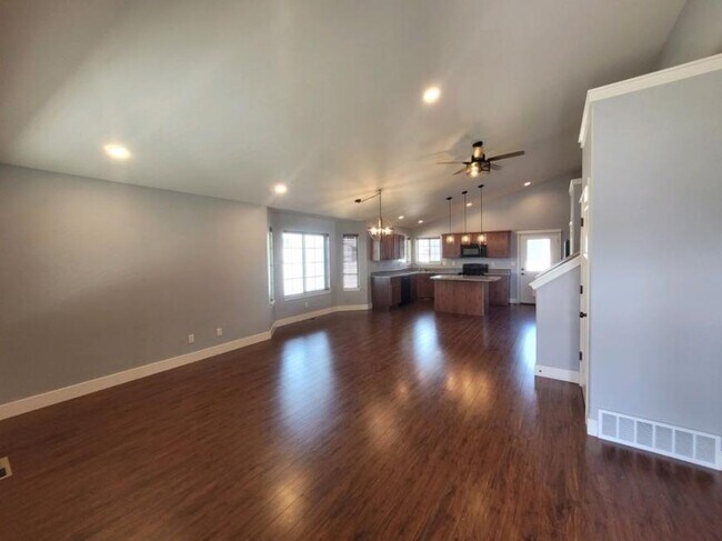 Foto del edificio - 4 bedroom in Billings MT 59106