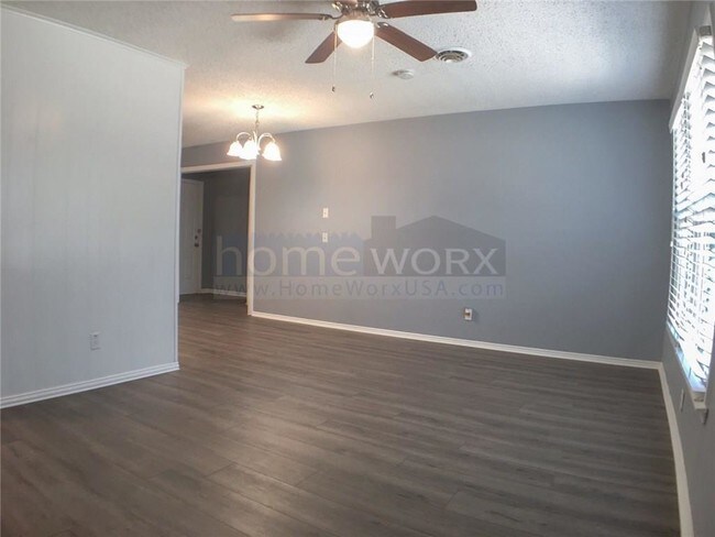 Building Photo - 1610 Ridgeview St