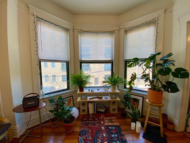 Foto del edificio - 2060 N Racine Ave