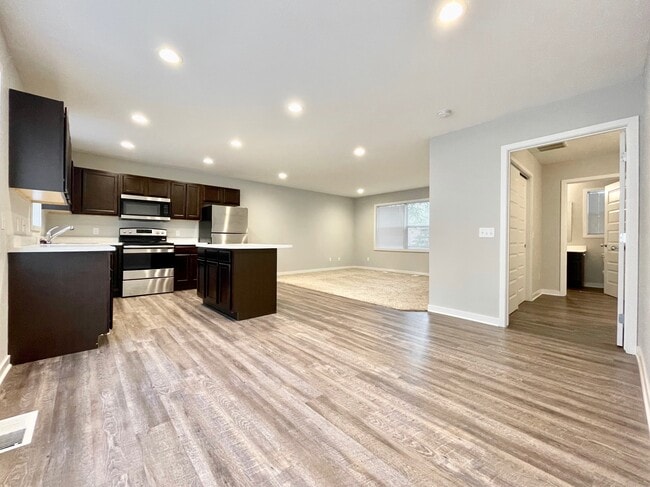 Building Photo - Riverstone Townhomes