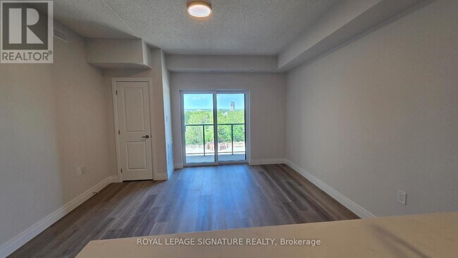 Photo du bâtiment - 6415 Regional Rd 25