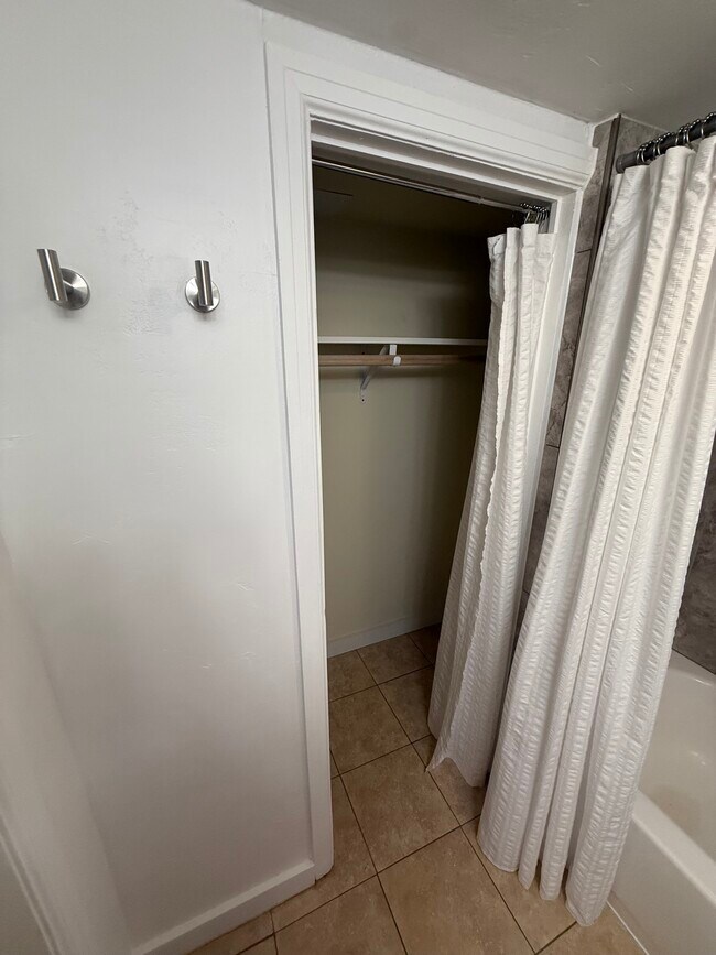 Foto del edificio - 311 N Broadway St