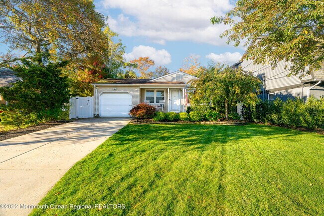 Building Photo - 212 Riviera Dr