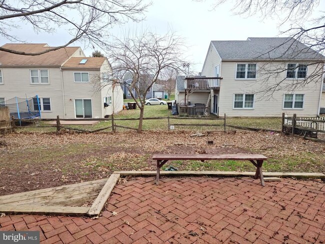 Building Photo - 72 Whethersfield Cir