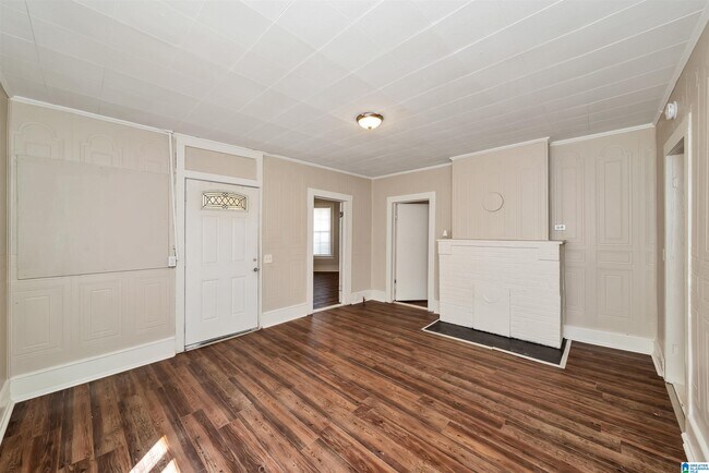 Building Photo - 1010 4th Ave SE