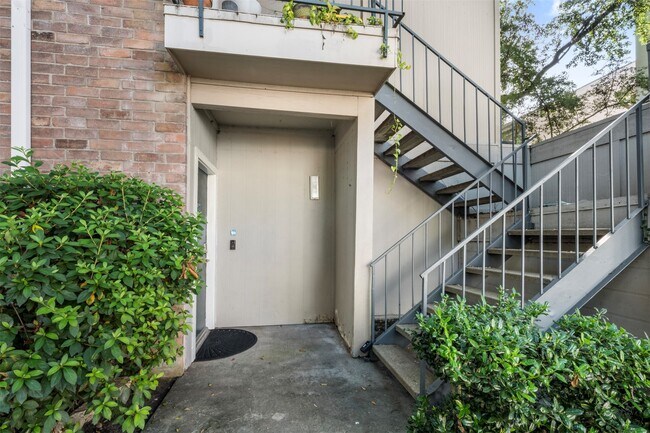 Foto del edificio - 7950 N Stadium Dr