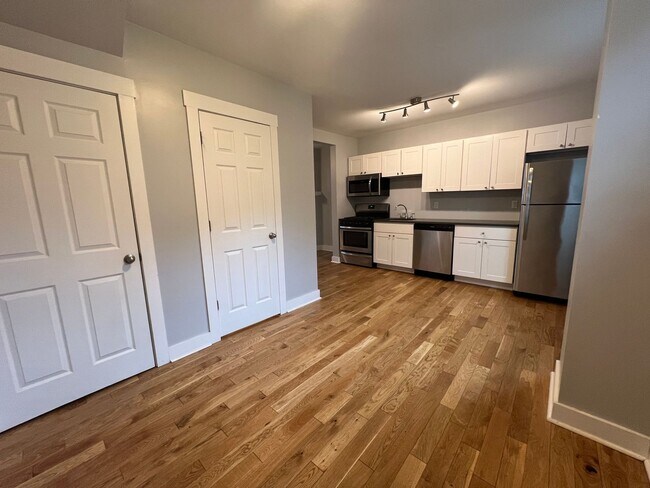 Foto del edificio - Available August 1, 2026; Lease will end July 27, 2027