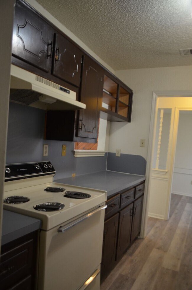 Building Photo - 104 Spur Dr