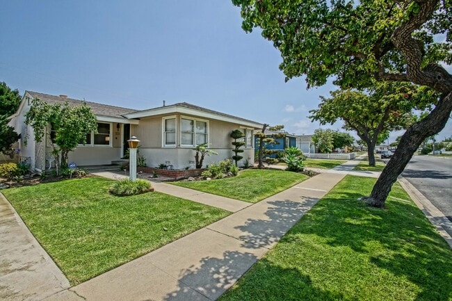 Building Photo - 5512 Wiseburn St