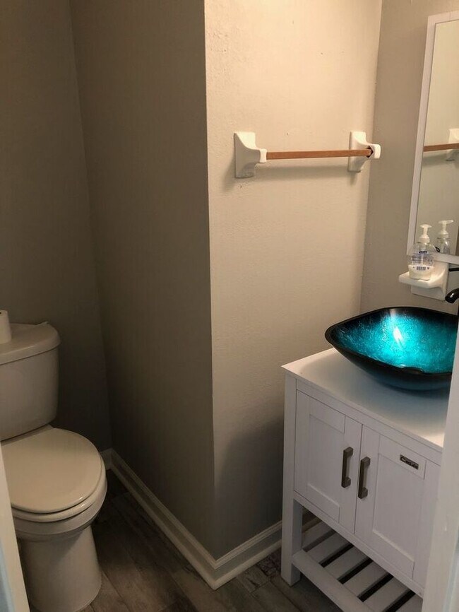 Foto del edificio - 2bedrooms Available June 2025 in Palms West