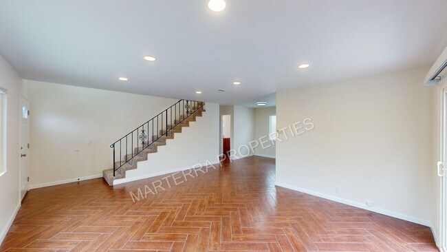 Foto del edificio - Beautiful 3 Bedroom Detached Duplex
