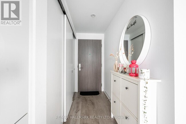 Photo du bâtiment - 161 Roehampton Ave