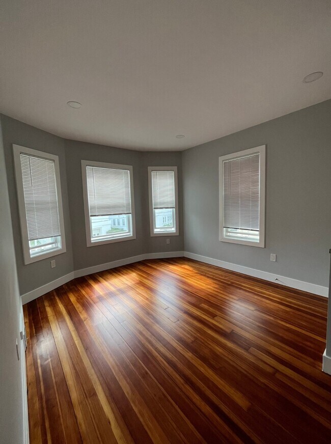 Foto del edificio - 31 Faywood Ave