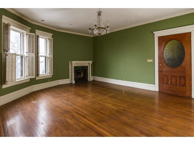 Building Photo - 11 S Summit Ct