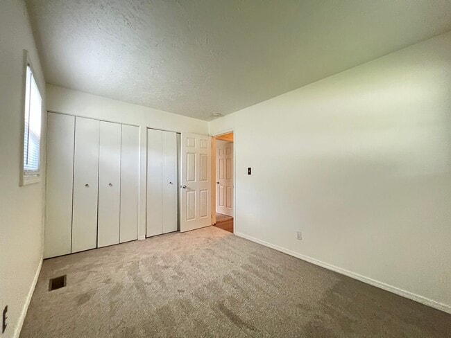 Foto del edificio - 1206 Mt Vernon Dr