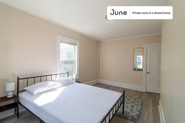 Foto del edificio - Room in Shared 7 bed/2 bath home