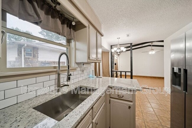 Foto del edificio - 13515 S Fern St