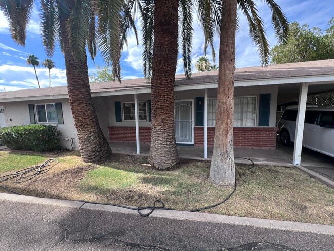 Building Photo - 524 W Fairway Dr
