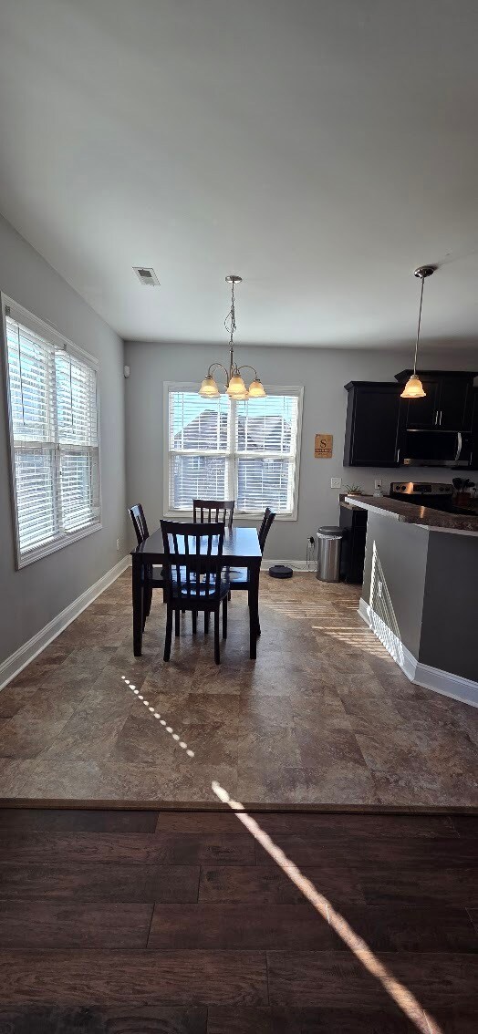 Foto del edificio - 99 Reece Dr