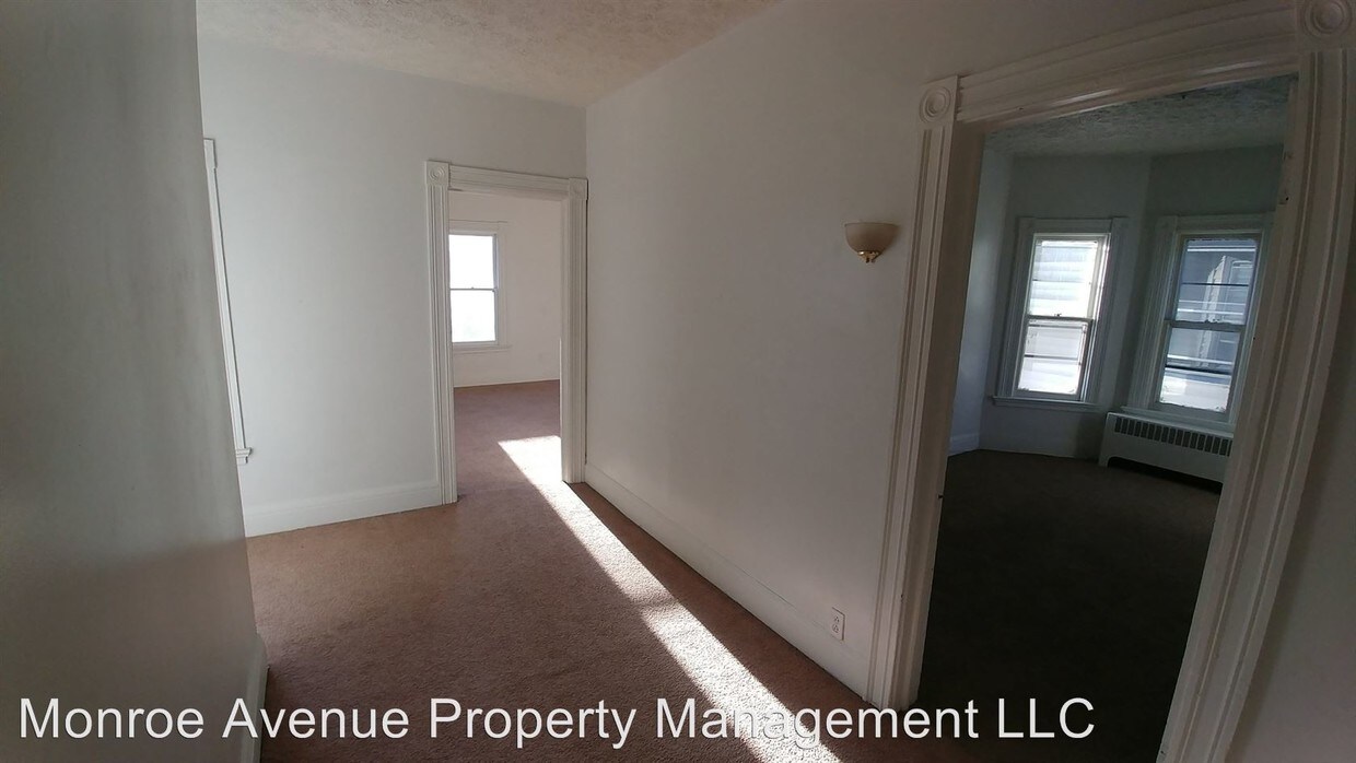Primary Photo - 954 Monroe Ave