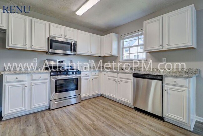 Building Photo - Now Available! 4 bedrooms 2.5 baths