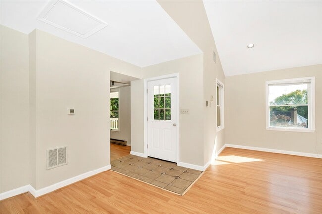 Building Photo - New Market Rental