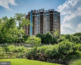 Building Photo - 10101 Grosvenor Pl