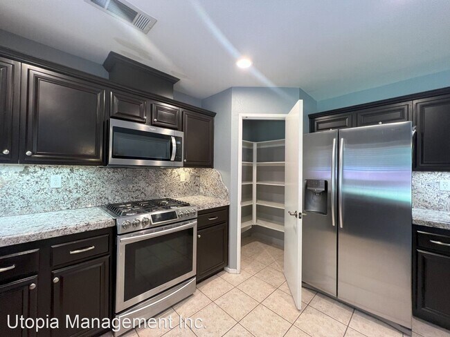 Foto del edificio - 4 br, 3 bath House - 4806 Carbine Way