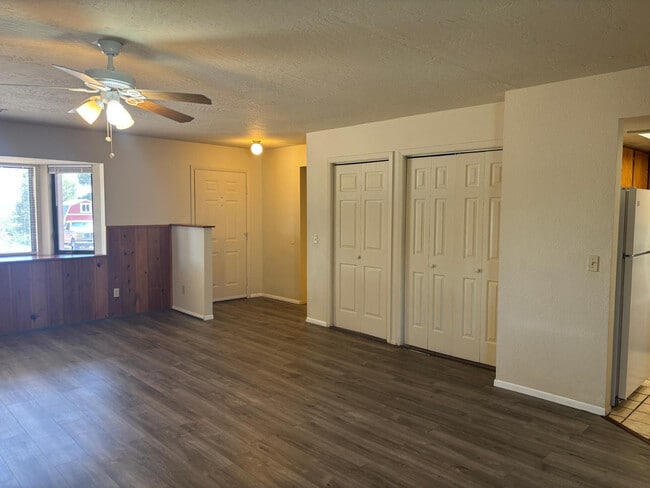 Foto del edificio - 1584 Sandy Ln