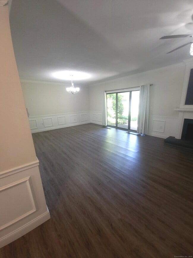 Building Photo - 41 Crocus Ln