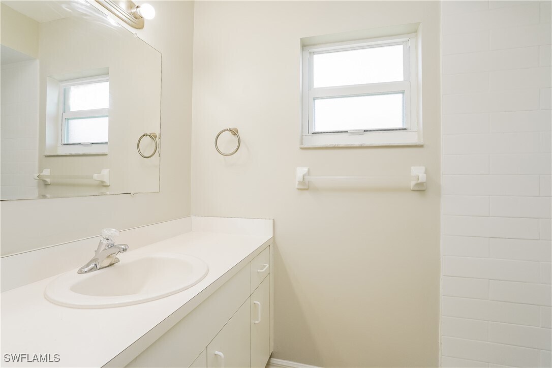 Foto del edificio - 820 SW 11th Ct