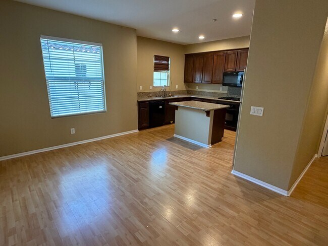 Building Photo - 2285 Huntington Point Rd