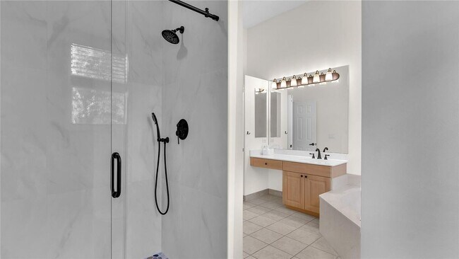 Foto del edificio - 4795 S Classical Blvd