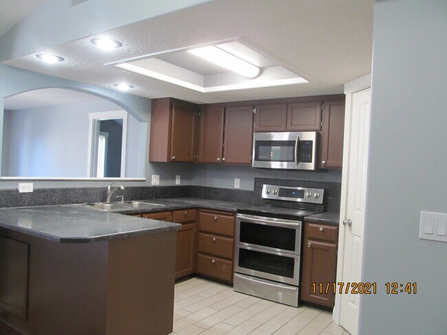 Building Photo - 2107 Lambert Dr