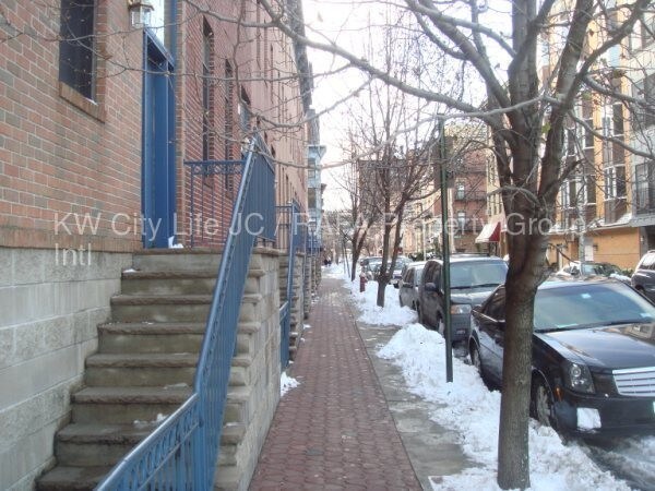 Building Photo - 503 1st St