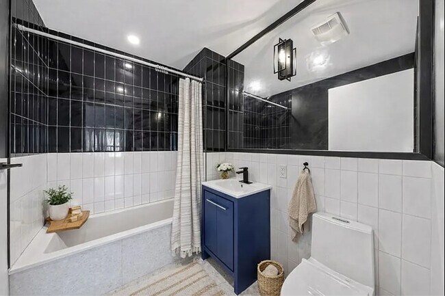 Building Photo - 1042 President St