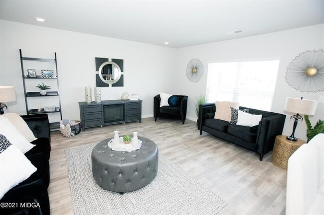 Building Photo - 178 Goodall Woods Dr