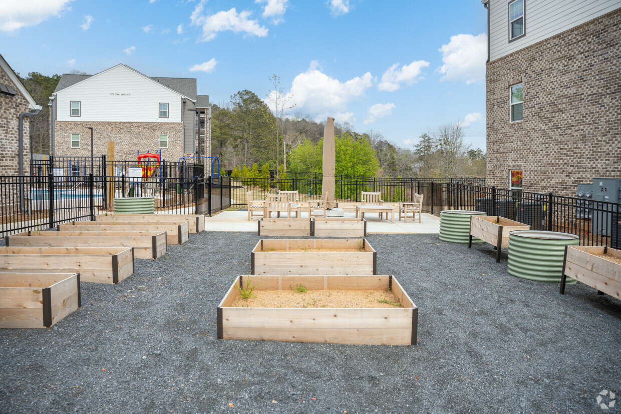 COMMUNITY GARDEN - Alcove at River's Edge