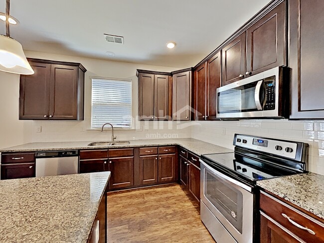 Building Photo - 2103 Leafmore Ct SE