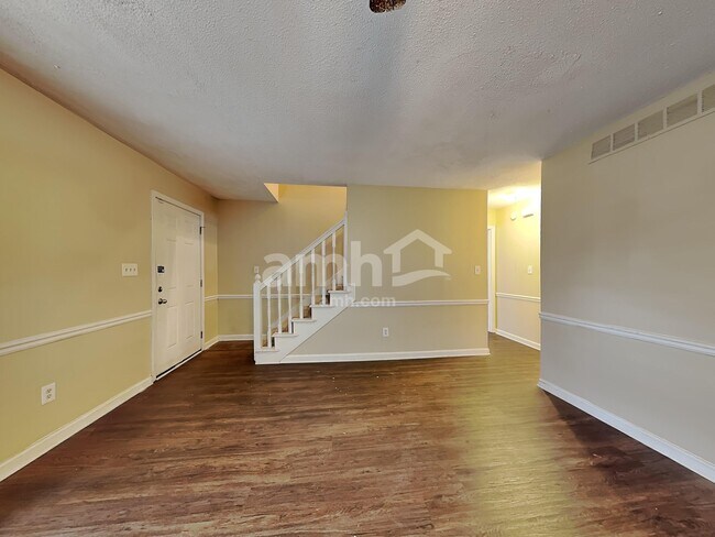 Building Photo - 34 Bell Ct