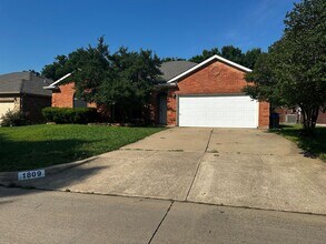 Building Photo - 1809 Estates Dr