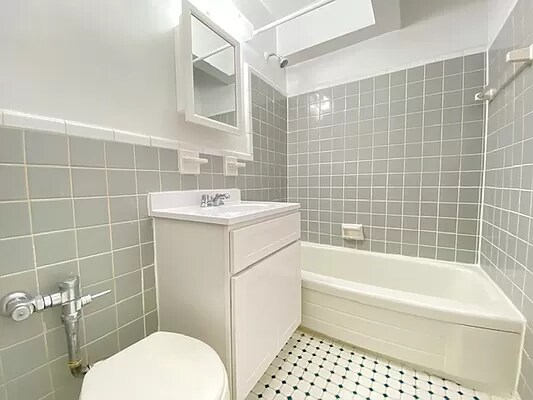 Foto del edificio - 37-08 Bowne St