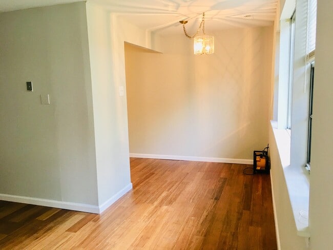 Photo - 810 N Forklanding Rd Apartment