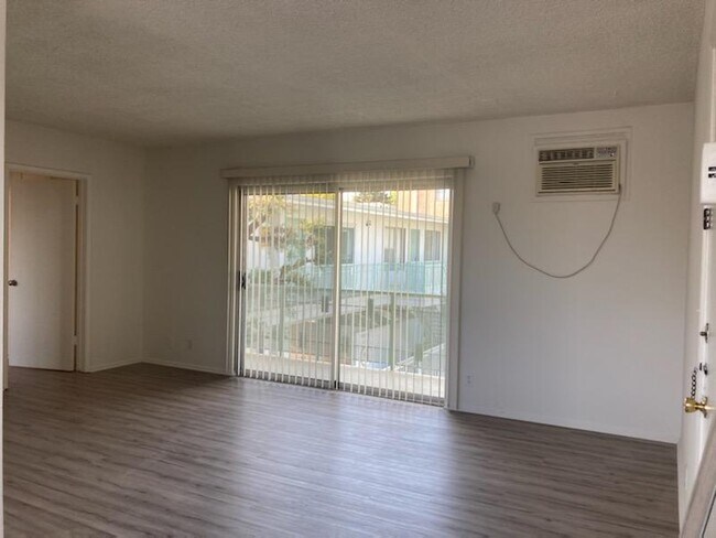 Foto del edificio - 475 S Los Robles Ave