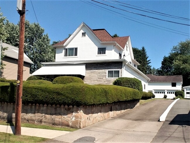 Exterior - 1418 Penn Ave