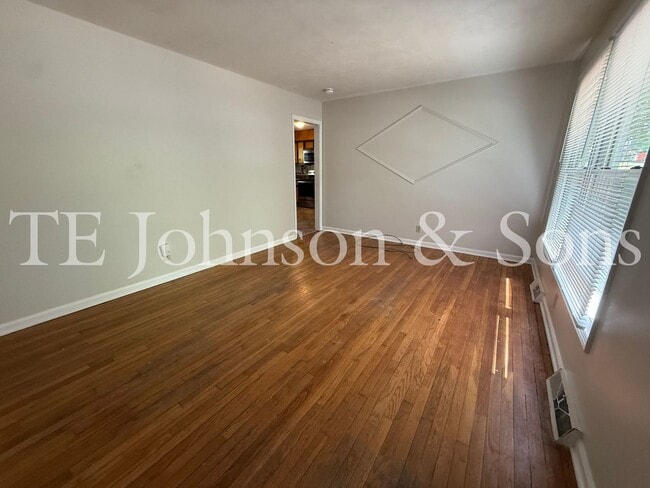 Building Photo - 3BR Home with Stainless Steel Appliances, Hardwood Floors & Carport
